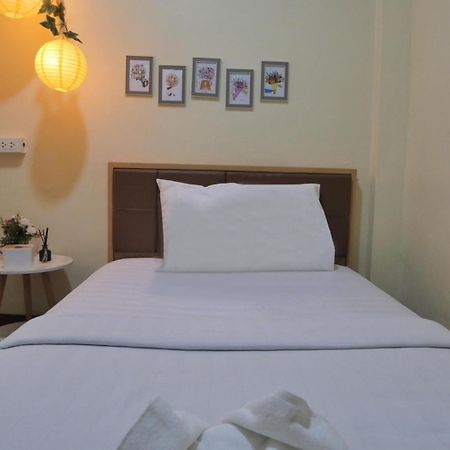 Ez Sleep @ Ratchada 19 Hostel Bangkok Exterior photo
