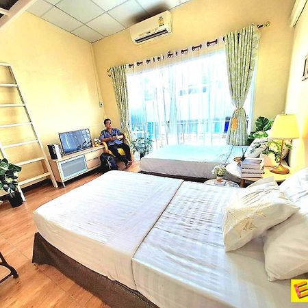 Ez Sleep @ Ratchada 19 Hostel Bangkok Exterior photo