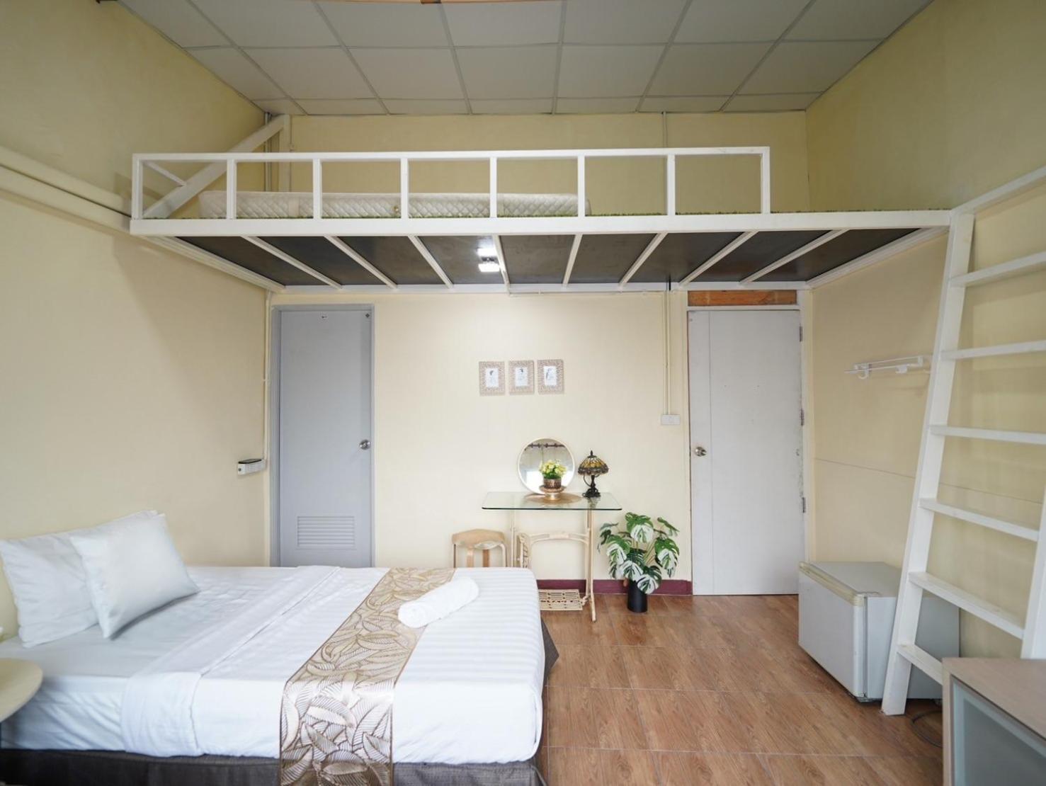 Ez Sleep @ Ratchada 19 Hostel Bangkok Exterior photo