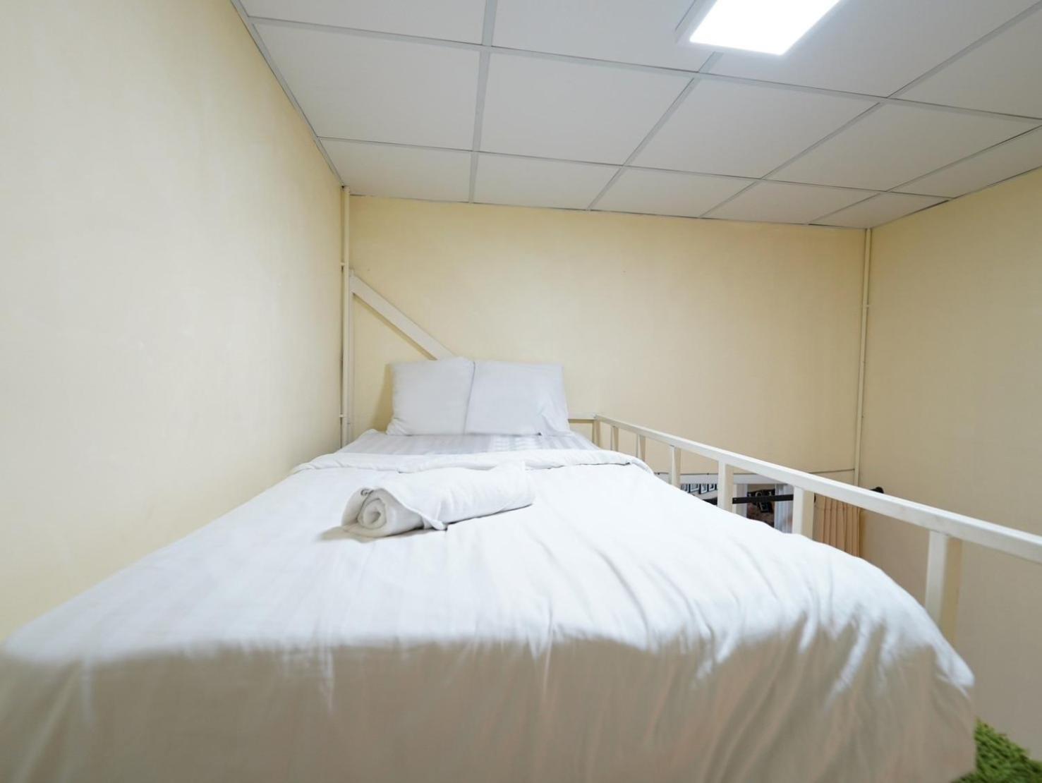 Ez Sleep @ Ratchada 19 Hostel Bangkok Exterior photo