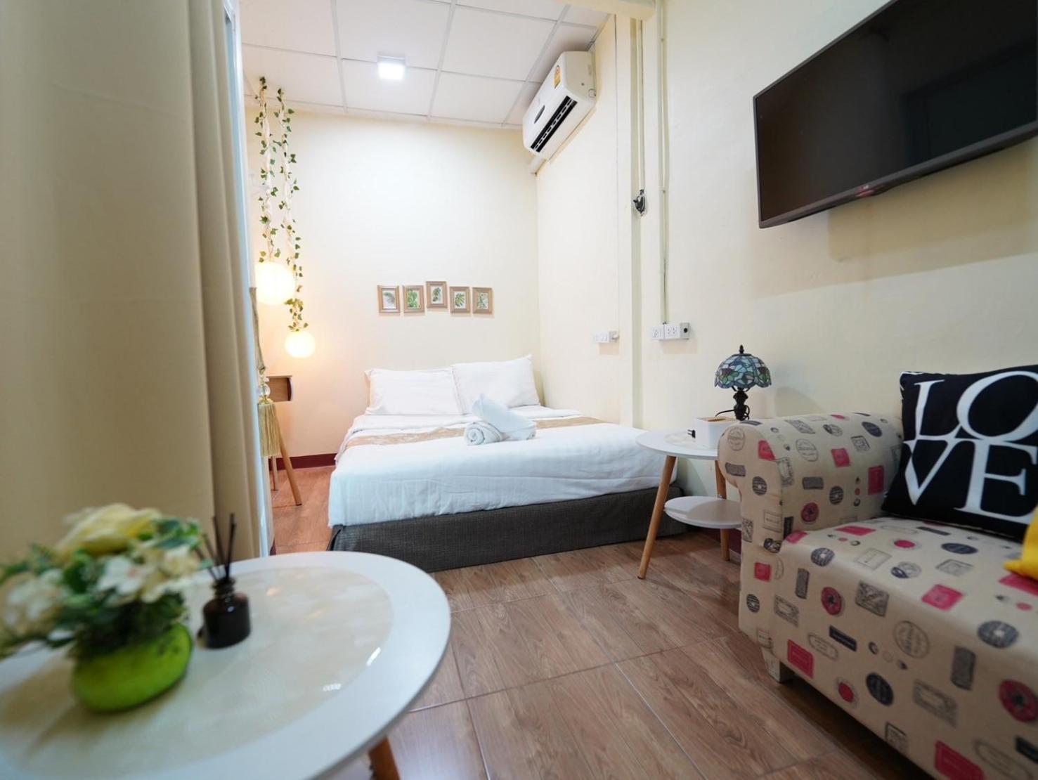 Ez Sleep @ Ratchada 19 Hostel Bangkok Exterior photo