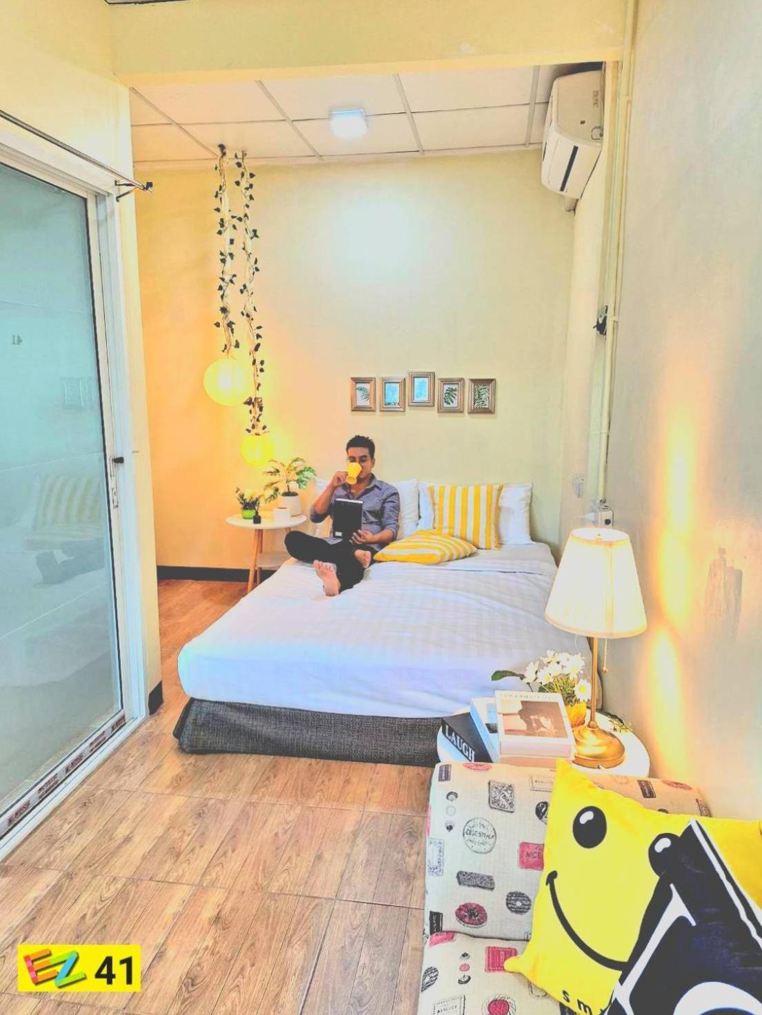 Ez Sleep @ Ratchada 19 Hostel Bangkok Exterior photo
