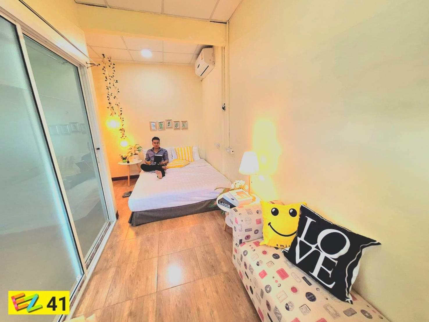 Ez Sleep @ Ratchada 19 Hostel Bangkok Exterior photo